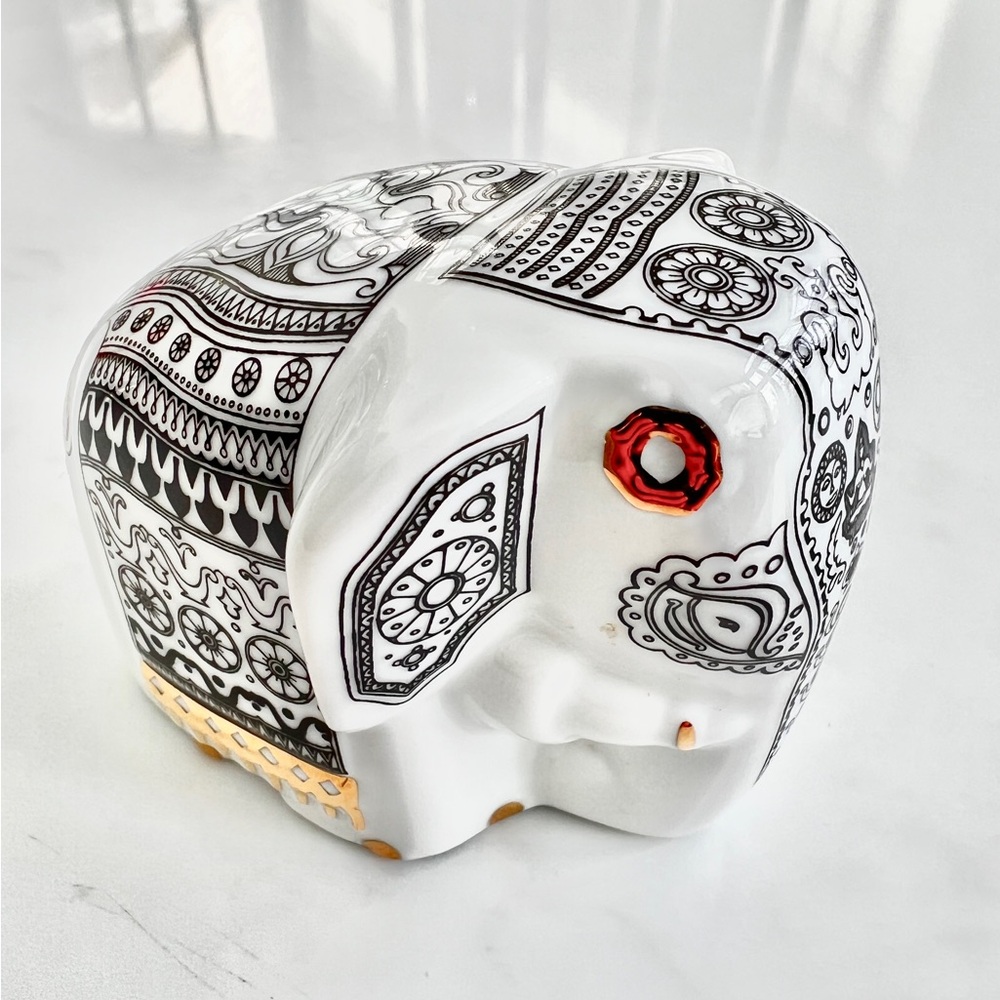 Mlesna white porcelain elephant tea caddy with black and gold detailing VTG nWOT